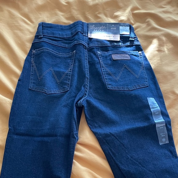 Maternity Wrangler Jeans Bootcut NWT - Picture 2 of 4